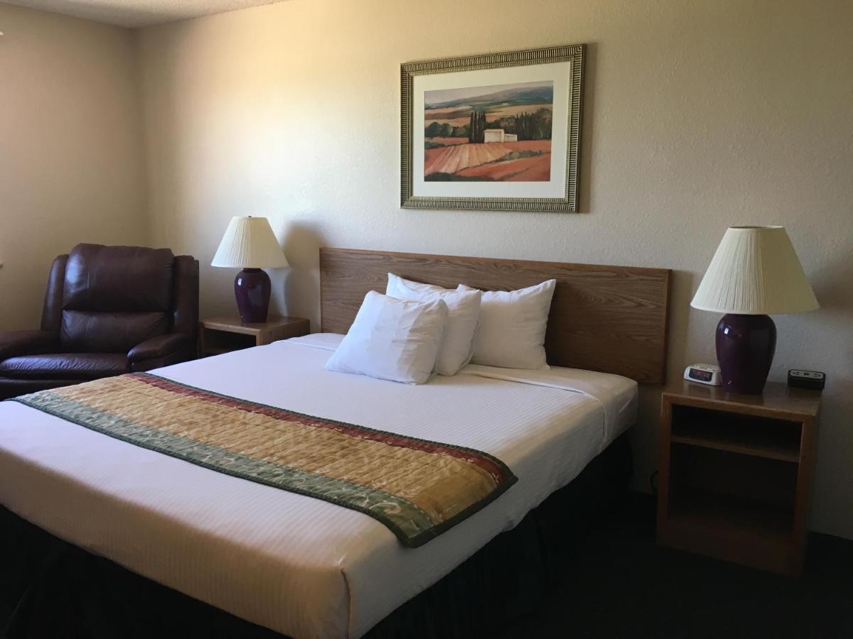 Cassville Four Seasons Inn & Suites エクステリア 写真