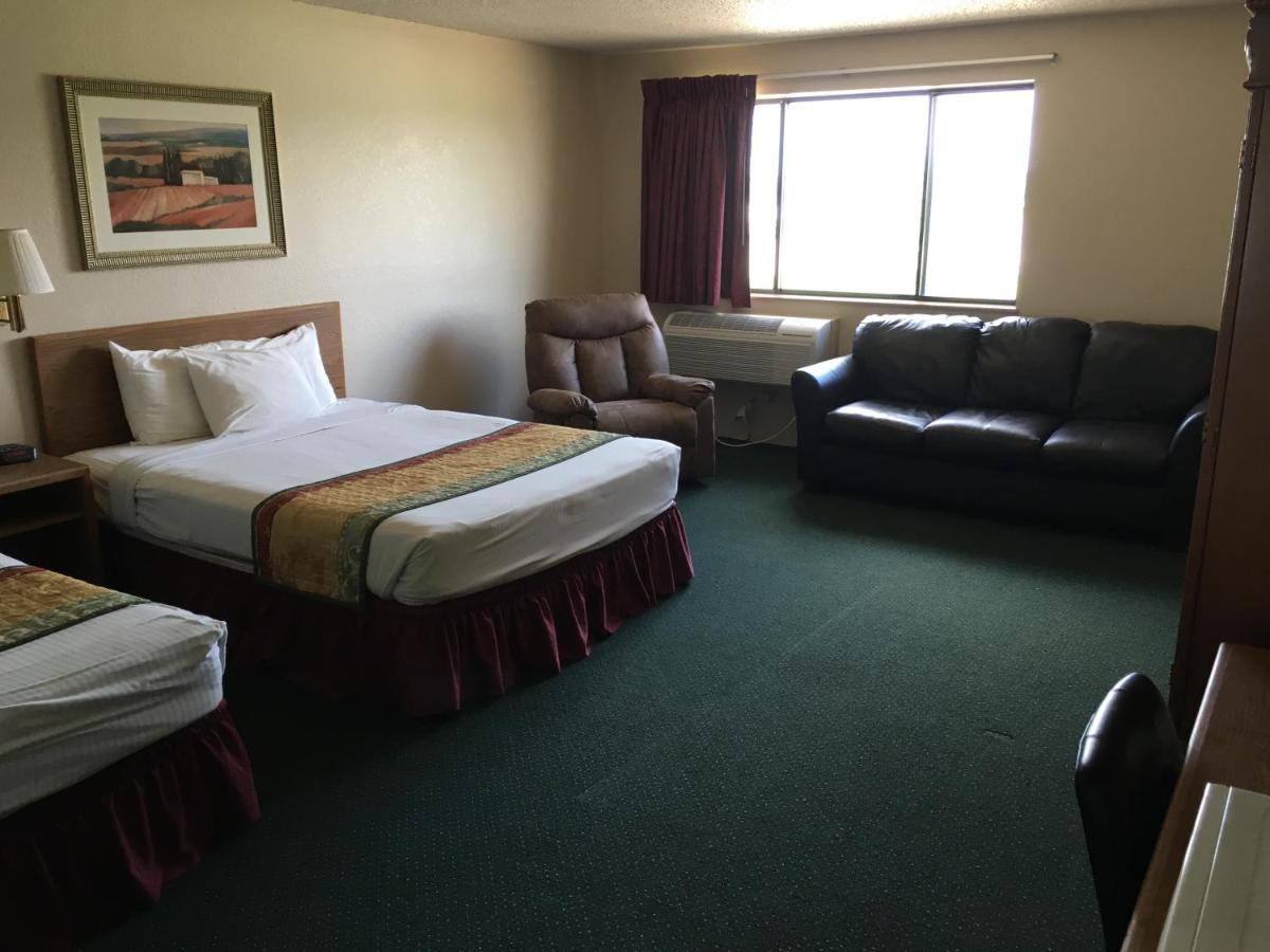 Cassville Four Seasons Inn & Suites エクステリア 写真