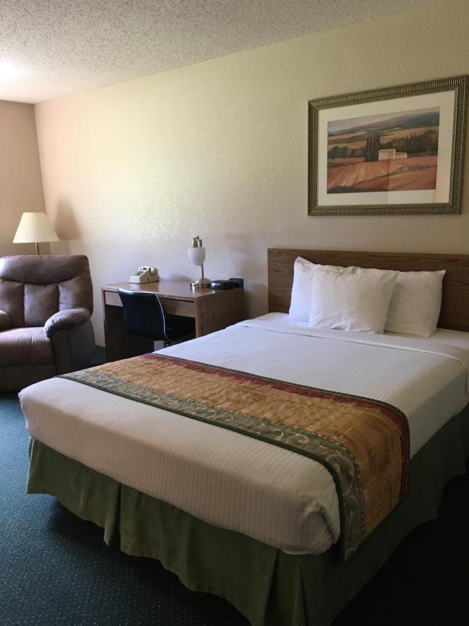 Cassville Four Seasons Inn & Suites エクステリア 写真