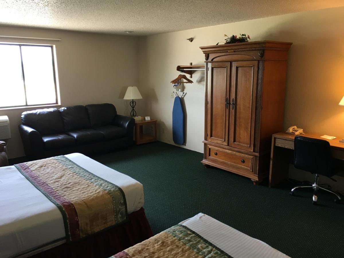 Cassville Four Seasons Inn & Suites エクステリア 写真