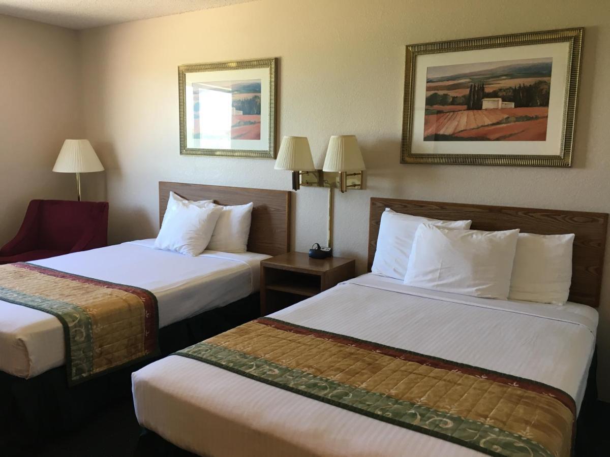 Cassville Four Seasons Inn & Suites エクステリア 写真